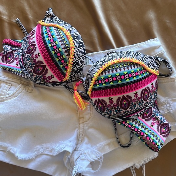 NWOT Shade & Shore Multicolored w/Tassle Element Bikini Top Size 34C - Picture 5 of 9